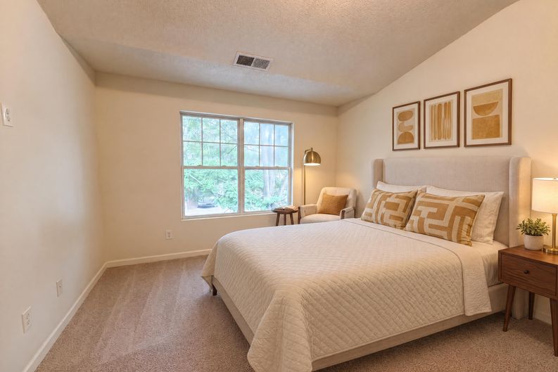 Photo 4 of 21 of 1689 Broad River Rd, Atlanta, GA