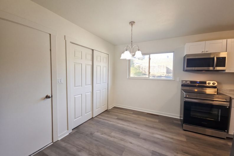 Photo 6 of 19 of 1136 Cambridge Ave, Colorado Springs, CO