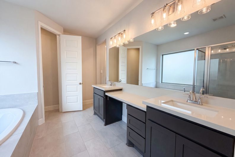 Photo 11 of 29 of 15418 Legacy Park Way, Pinehurst, TX