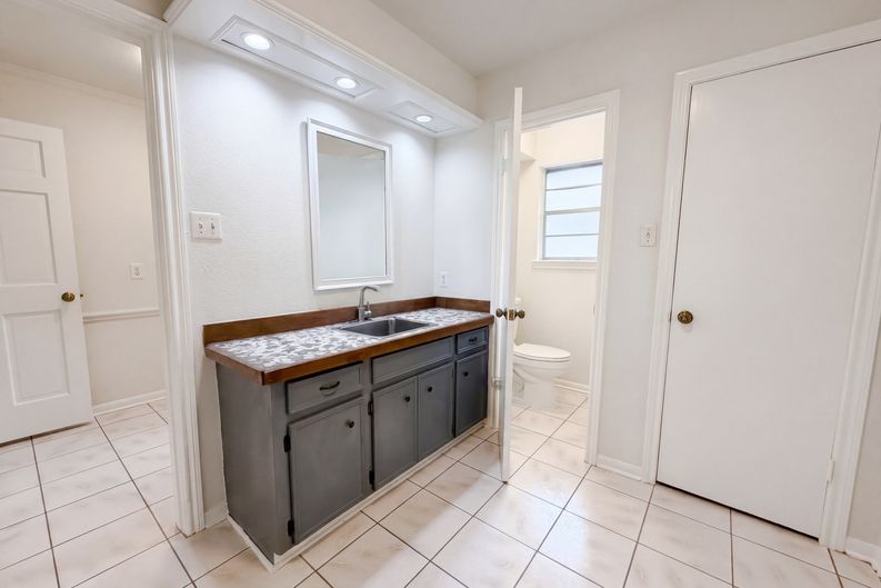 Photo 17 of 23 of 17518 Rustington Dr, Spring, TX