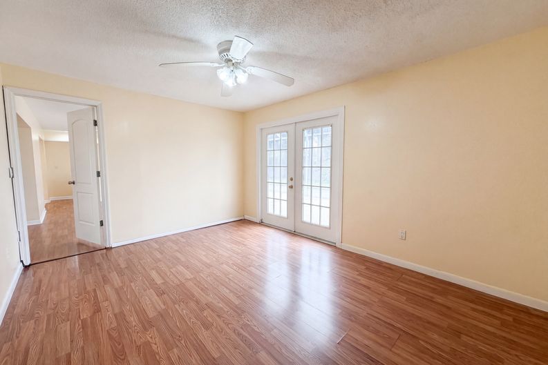 Photo 4 of 40 of 1301 Lucaya Ave, Venice, FL