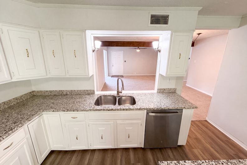 Photo 10 of 20 of 10502 Bessemer St, Houston, TX