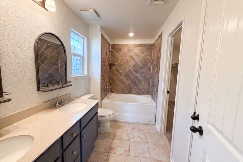 Photo 11 of 19 of 252 Sage Derby Dr, Hutto, TX