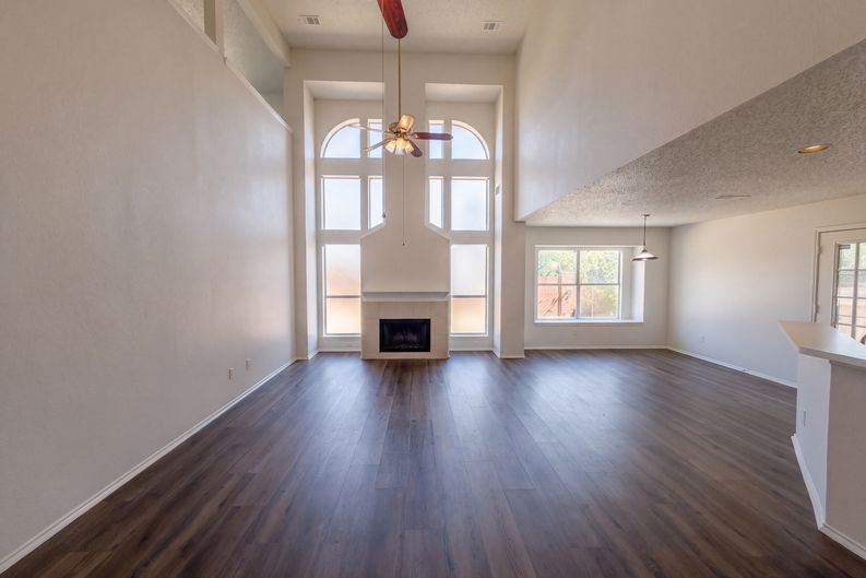 Photo 3 of 29 of 213 Cozy Ln, Cedar Hill, TX