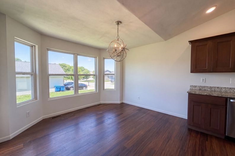 Photo 9 of 22 of 7932 Laurel Flats Dr, Caseyville, IL
