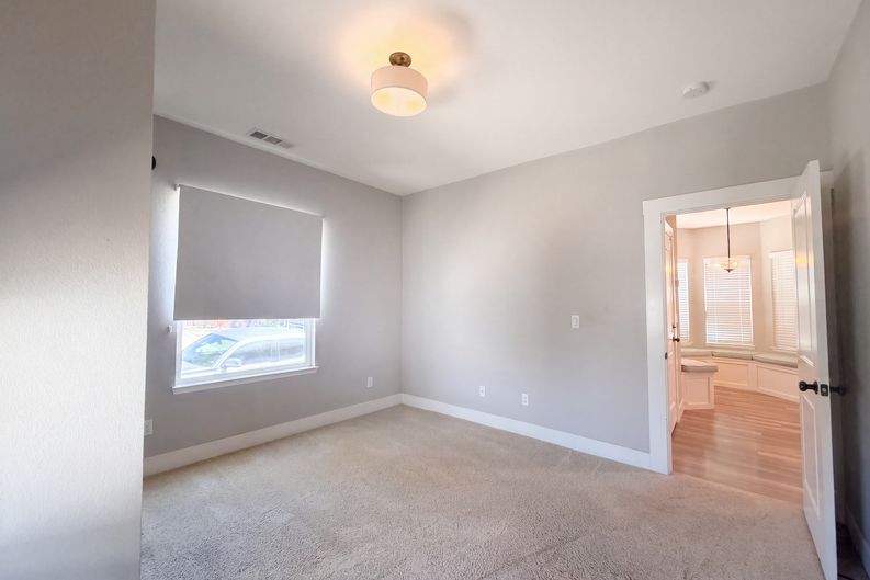 Photo 13 of 41 of 3210 San Jose Way, Sacramento, CA