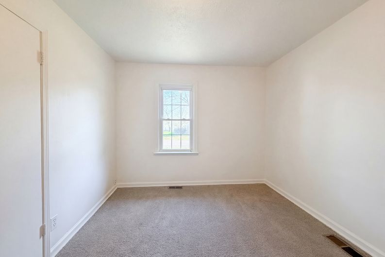 Photo 4 of 17 of 410 B St, Belton, MO