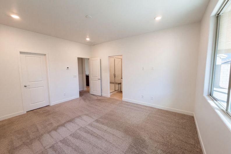 Photo 3 of 40 of 446 Royal Palms Ln, Mesquite, NV