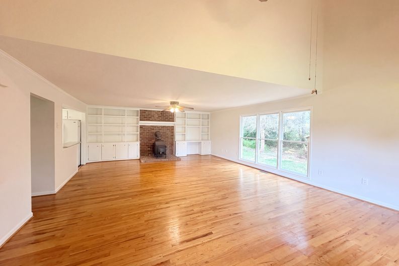 Photo 3 of 21 of 3802 Claude Brewer Rd, Loganville, GA