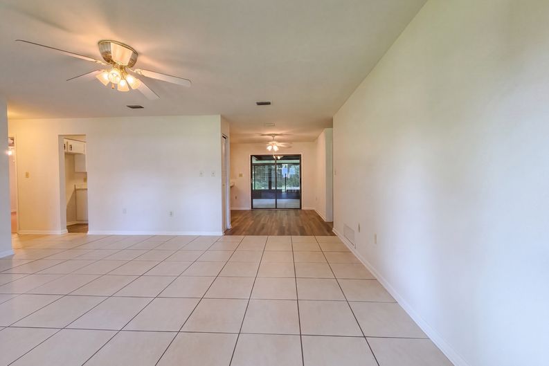 Photo 3 of 22 of 4621 NW 29th Ave, Gainesville, FL