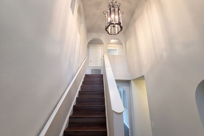 Photo 7 of 34 of 8215 Foxdale Dr, Jacksonville, FL