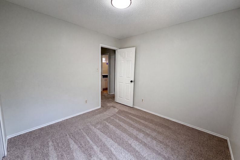 Photo 17 of 27 of 4300 Windwillow Ct, Fort Worth, TX