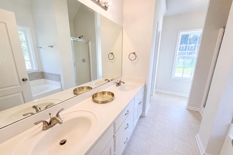 Photo 14 of 27 of 1412 White Oak Trce, Loganville, GA