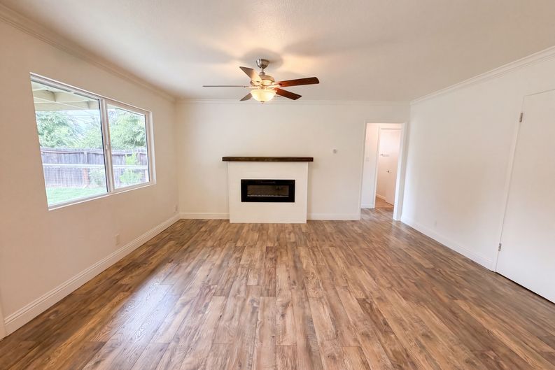 Photo 3 of 27 of 6809 Weddigen Way, North Highlands, CA