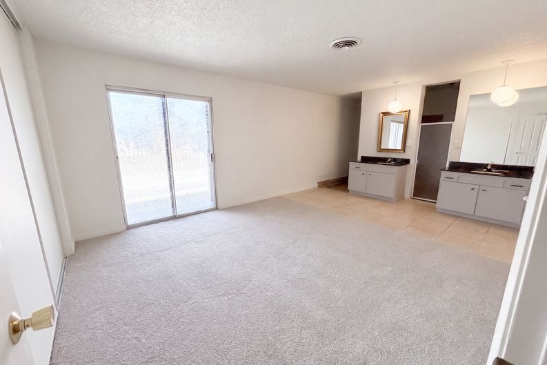 Photo 4 of 42 of 1483 Pawnee Dr, Las Vegas, NV
