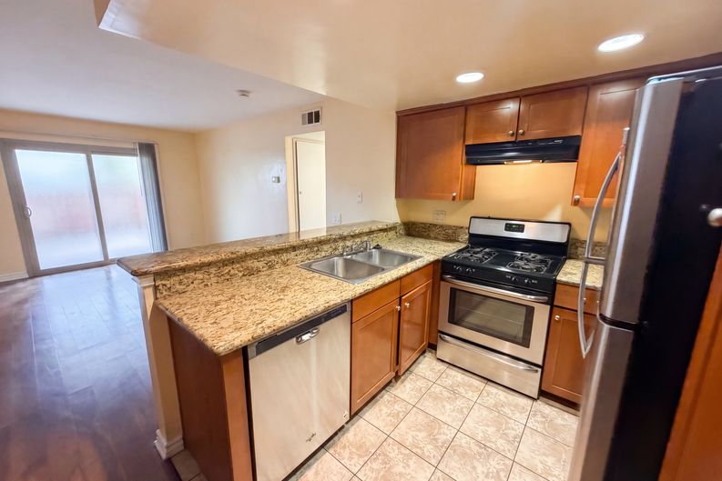 Photo 9 of 31 of 920 S Palmetto Ave, Ontario, CA
