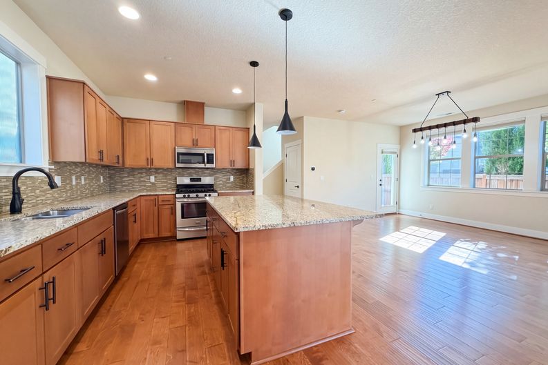 Photo 8 of 25 of 410 NE 76th Ave, Hillsboro, OR