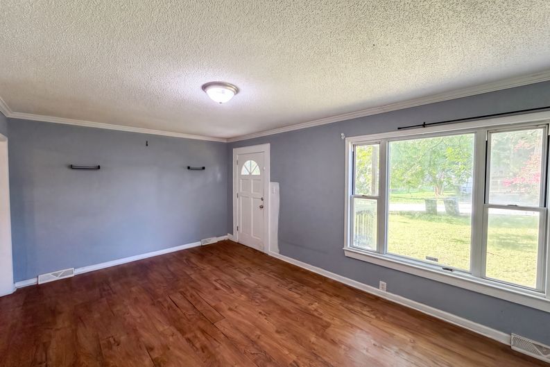 Photo 6 of 19 of 831 Fairview St, Kannapolis, NC
