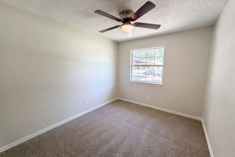 Photo 13 of 25 of 5608 Cherilee Ln, Haltom City, TX