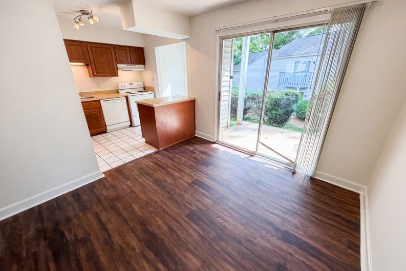 Photo 10 of 20 of 2020 Stoney Point Ln, Charlotte, NC