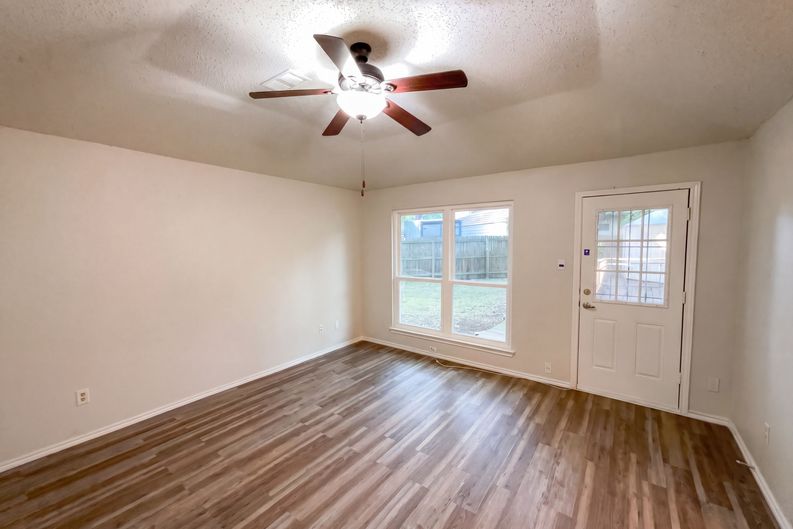Photo 6 of 21 of 9511 Elm Gln, San Antonio, TX