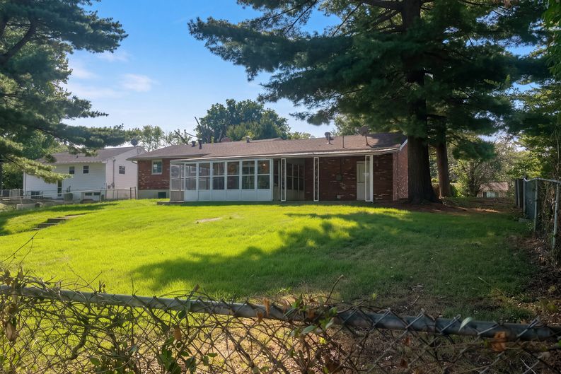 Photo 50 of 59 of 8 Monticello Pl, Fairview Heights, IL