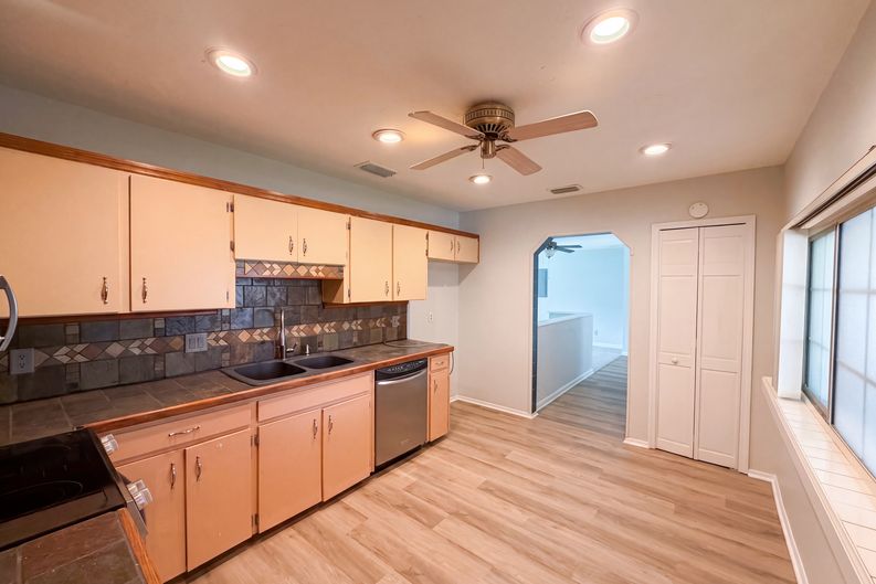 Photo 3 of 21 of 466 Leland Dr, Deltona, FL