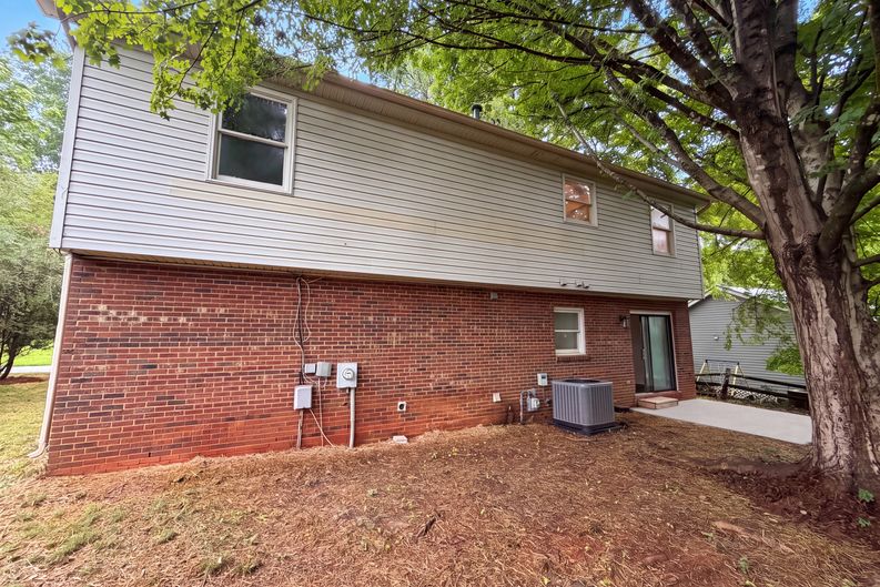 Photo 5 of 28 of 6409 Tivoli Ct, Charlotte, NC