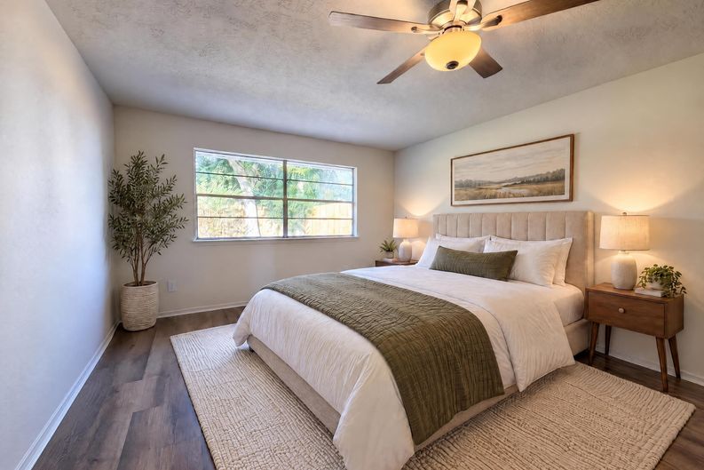 Photo 12 of 21 of 2307 Strait Ln, Houston, TX