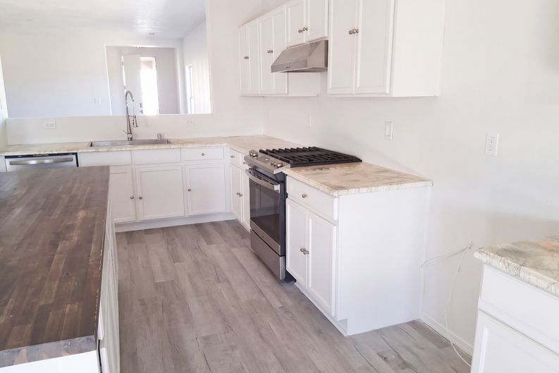 Photo 6 of 28 of 2900 Duerson Trl SW, Albuquerque, NM