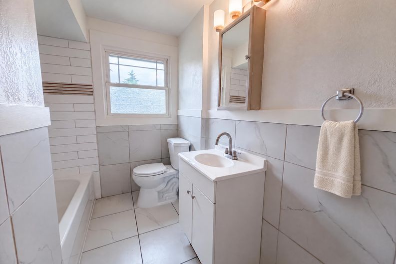 Photo 12 of 16 of 11650 NE Glisan St, Portland, OR