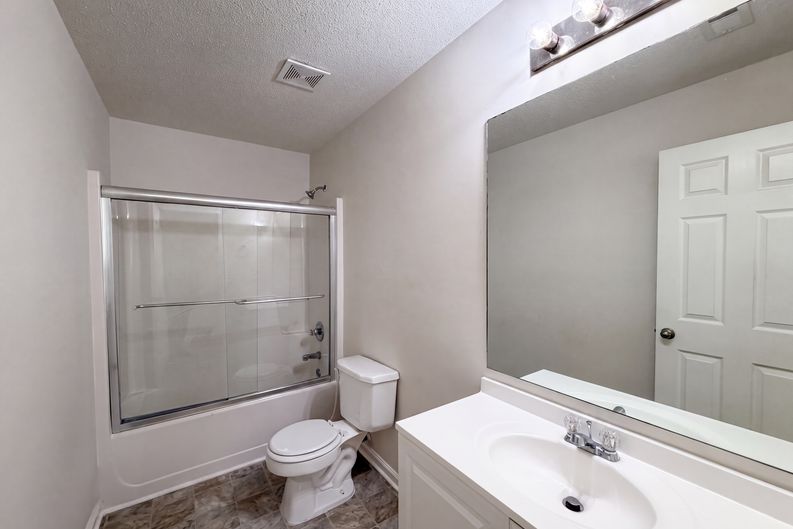 Photo 19 of 29 of 6257 Polar Fox Ct, Riverdale, GA