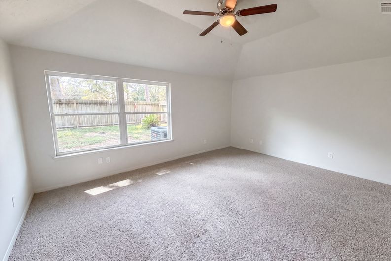 Photo 10 of 18 of 18614 Twigsworth Ln, Humble, TX