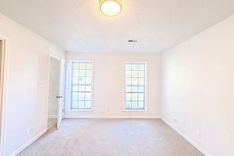 Photo 9 of 19 of 4334 Morningside Dr, Helena, AL