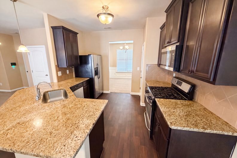 Photo 8 of 23 of 2471 Quincy Loop, Fairburn, GA