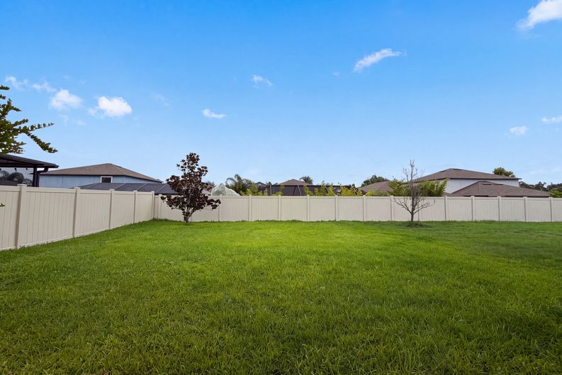 Photo 32 of 36 of 9709 Ivory Dr, Sun City Center, FL