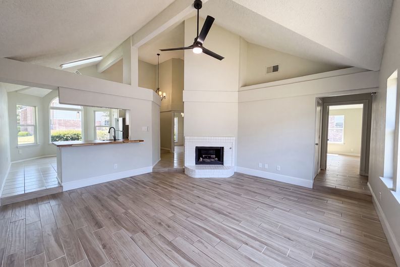 Photo 3 of 25 of 713 Lake Bluff Dr, Flower Mound, TX