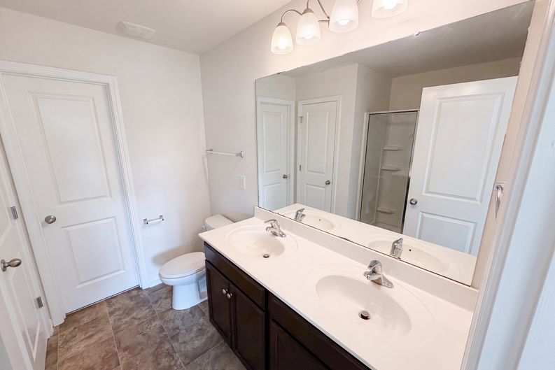 Photo 19 of 26 of 9833 Wardley Dr, Charlotte, NC