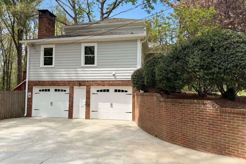 Photo 11 of 31 of 4479 Alpine Ct, Snellville, GA