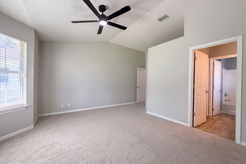 Photo 4 of 29 of 220 Chestnut Ct, Kingsland, GA