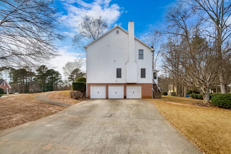 Photo 6 of 68 of 1370 Providence Dr, Lawrenceville, GA