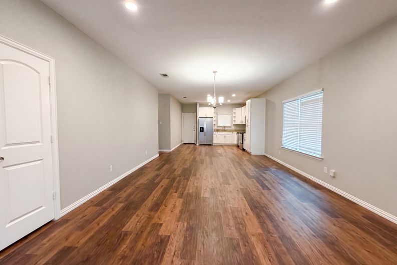 Photo 3 of 18 of 619 E Arlington Ave, Fort Worth, TX