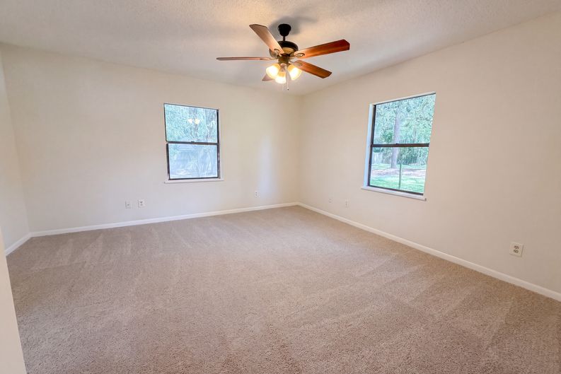 Photo 16 of 24 of 7023 Shindler Dr, Jacksonville, FL