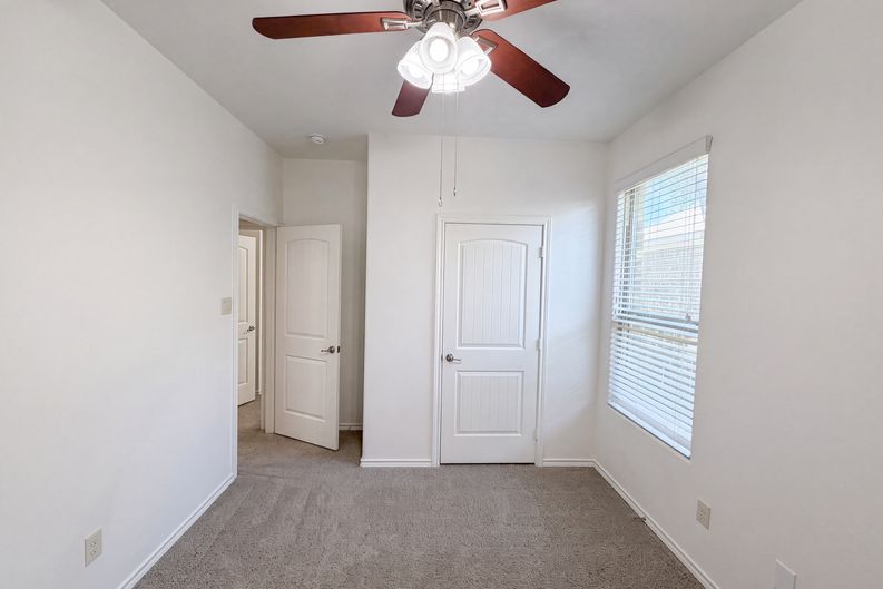 Photo 14 of 20 of 1108 Edgewater Dr, Azle, TX