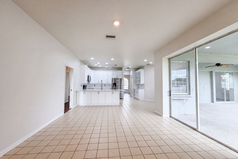 Photo 7 of 28 of 12919 Prestwick Dr, Riverview, FL