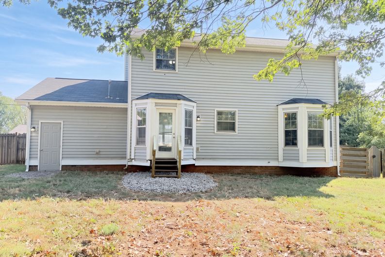 Photo 5 of 27 of 1122 Tobacco Rd, Clarksville, TN