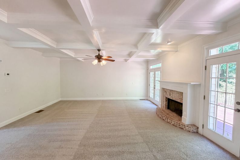 Photo 8 of 23 of 861 Windsor Creek Dr, Grayson, GA