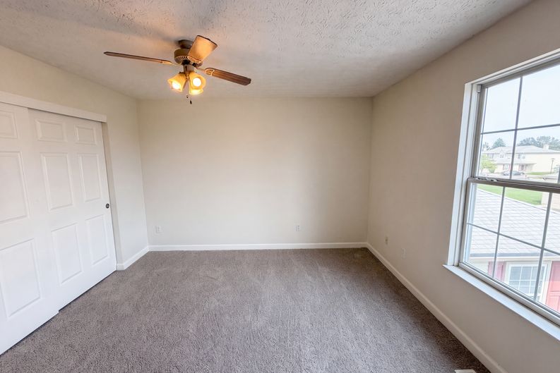 Photo 9 of 22 of 5698 Canehill Ln, Hilliard, OH