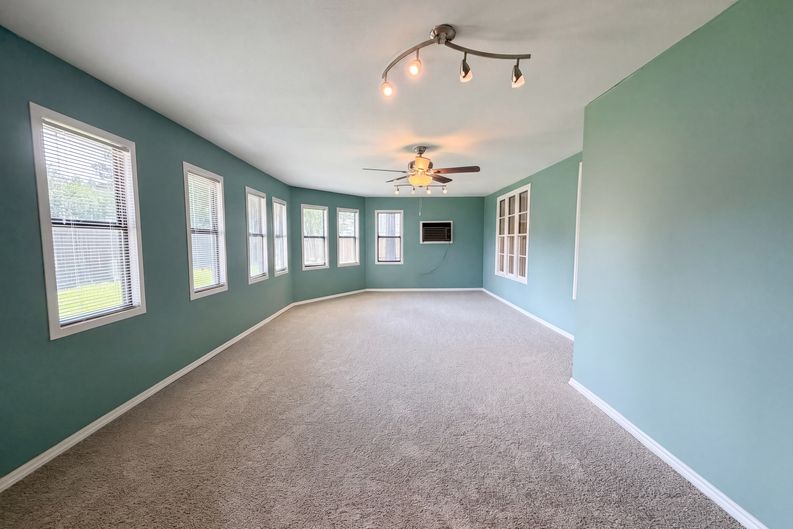 Photo 13 of 26 of 17406 Ridge Top Dr, Houston, TX