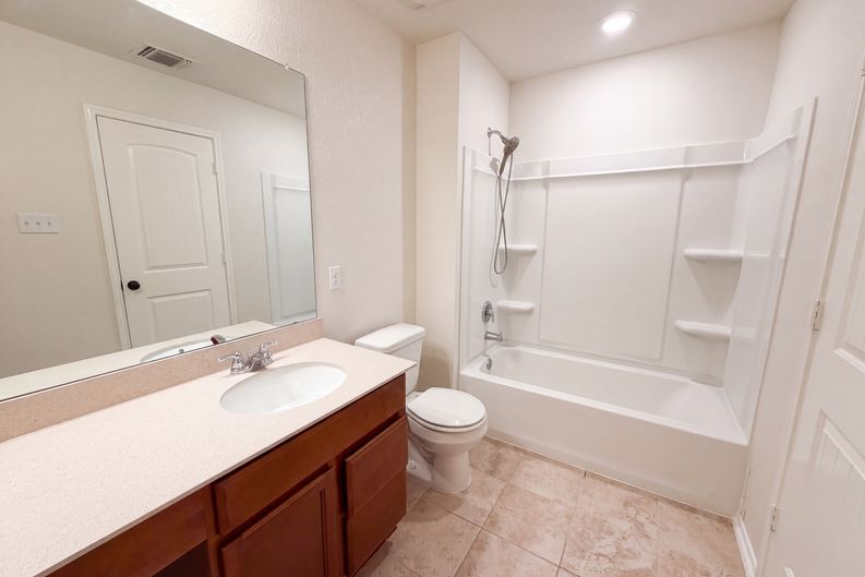 Photo 12 of 19 of 252 Sage Derby Dr, Hutto, TX